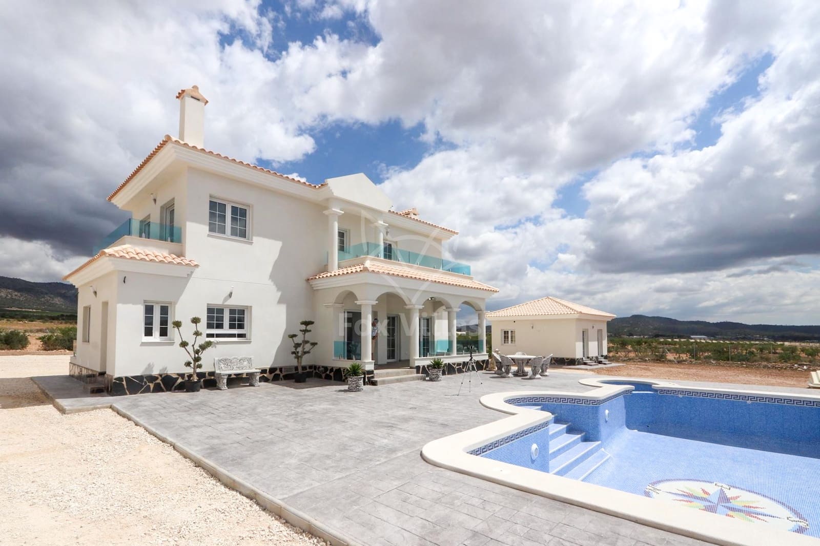 3 soveværelse Villa til salg i Pinoso med swimmingpool - € 381.000 (Ref: 9077452)