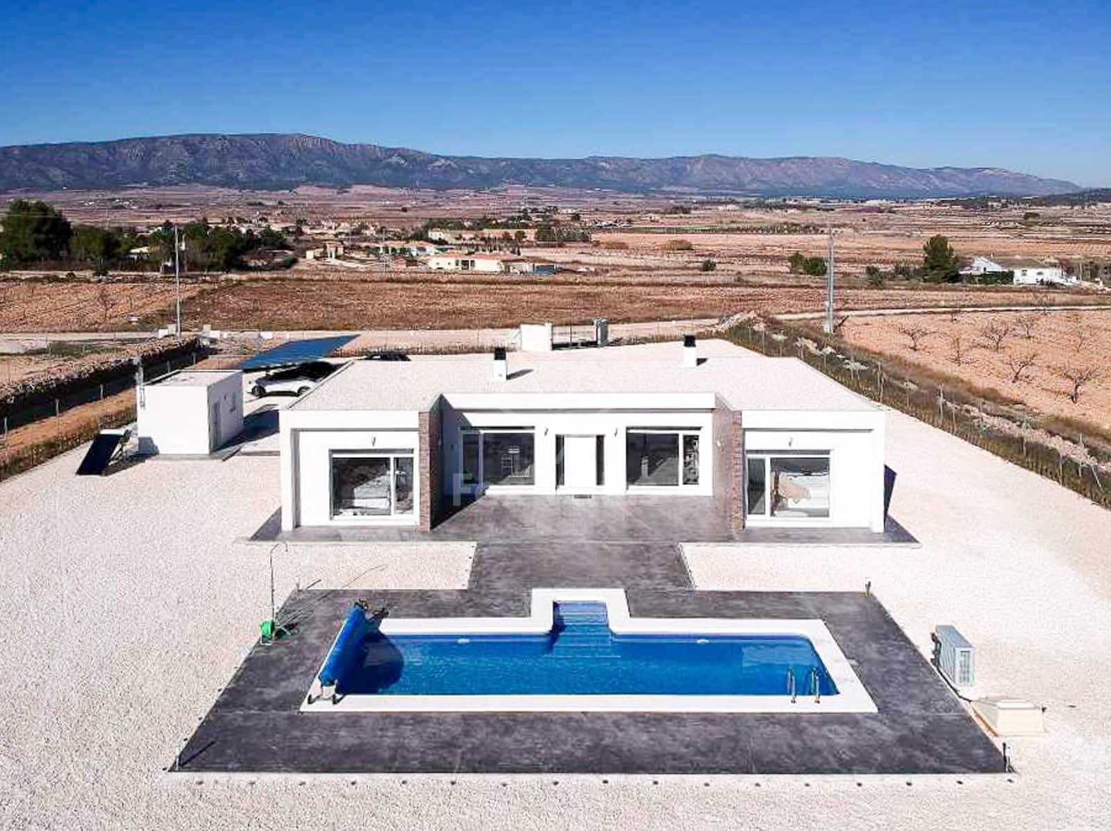 3 sypialnia Willa na sprzedaż w Pinoso z basenem garażem - 359 000 € (Ref: 9079857)