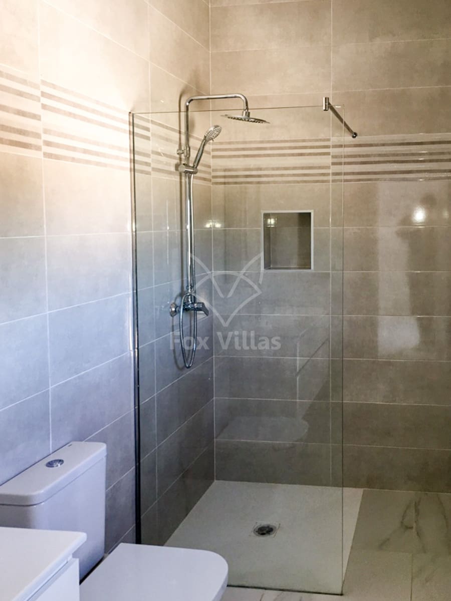 Chalet de 3 habitaciones en Pinoso en venta con piscina - 297.000 € (Ref: 9080698)