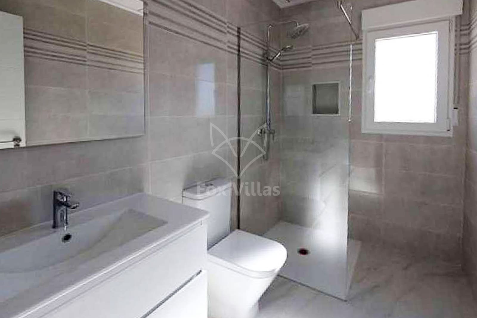 Chalet de 3 habitaciones en Pinoso en venta con piscina - 297.000 € (Ref: 9080698)