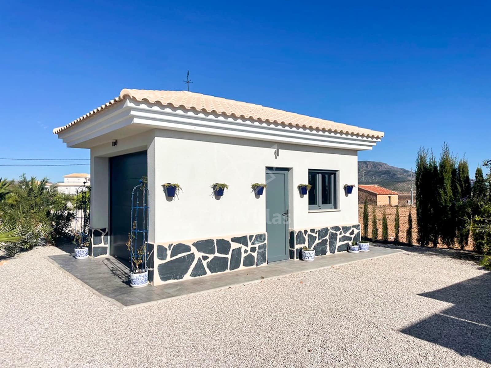 Chalet de 3 habitaciones en Pinoso en venta con piscina - 297.000 € (Ref: 9080698)