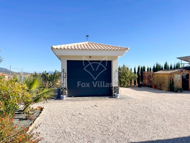 Chalet de 3 habitaciones en Pinoso en venta con piscina - 297.000 € (Ref: 9080698)