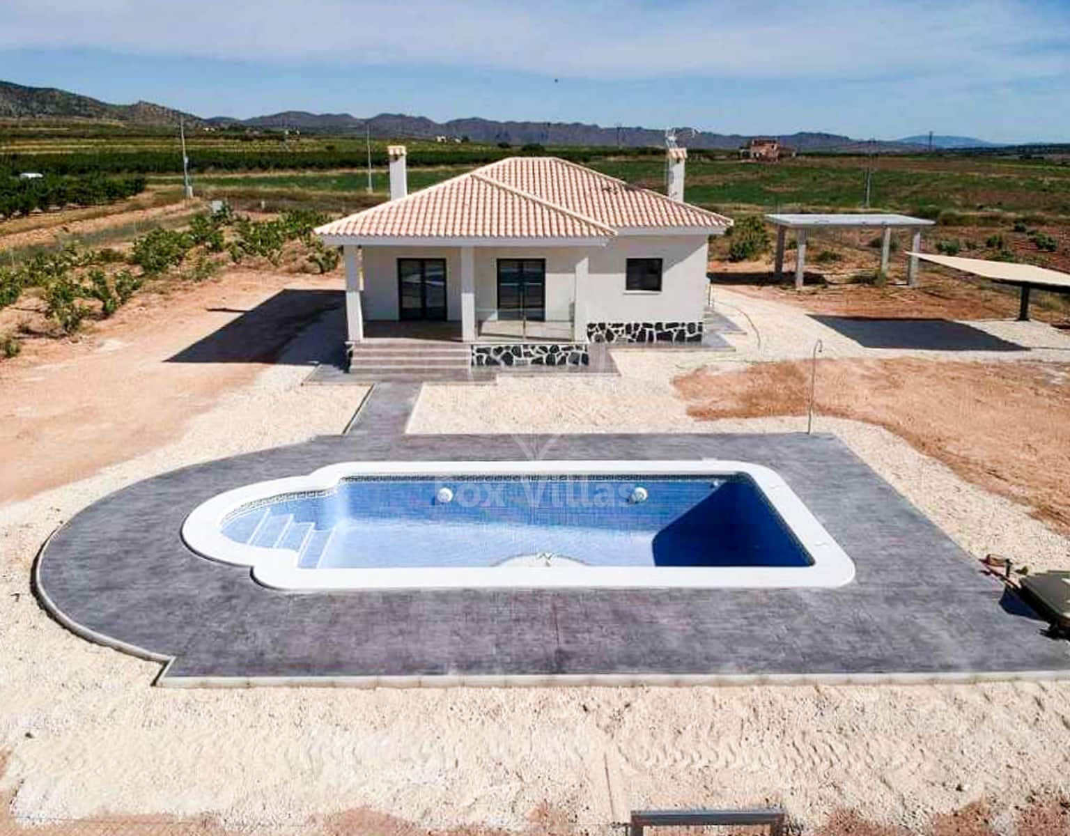 Chalet de 3 habitaciones en Pinoso en venta con piscina - 297.000 € (Ref: 9080698)