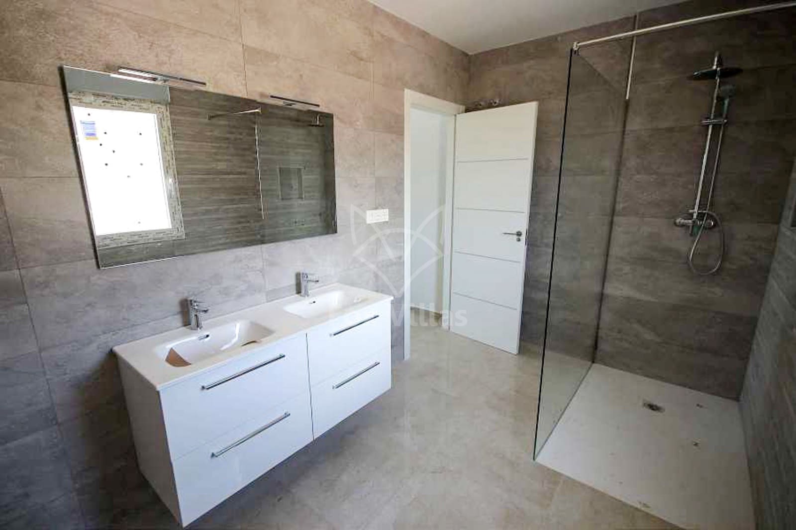 4 soveværelse Villa til salg i Pinoso med swimmingpool garage - € 443.000 (Ref: 9080743)