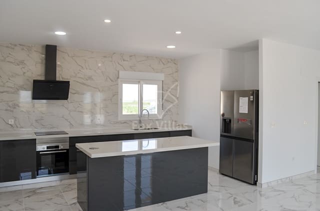 4 soveværelse Villa til salg i Pinoso med swimmingpool garage - € 454.000 (Ref: 9080745)