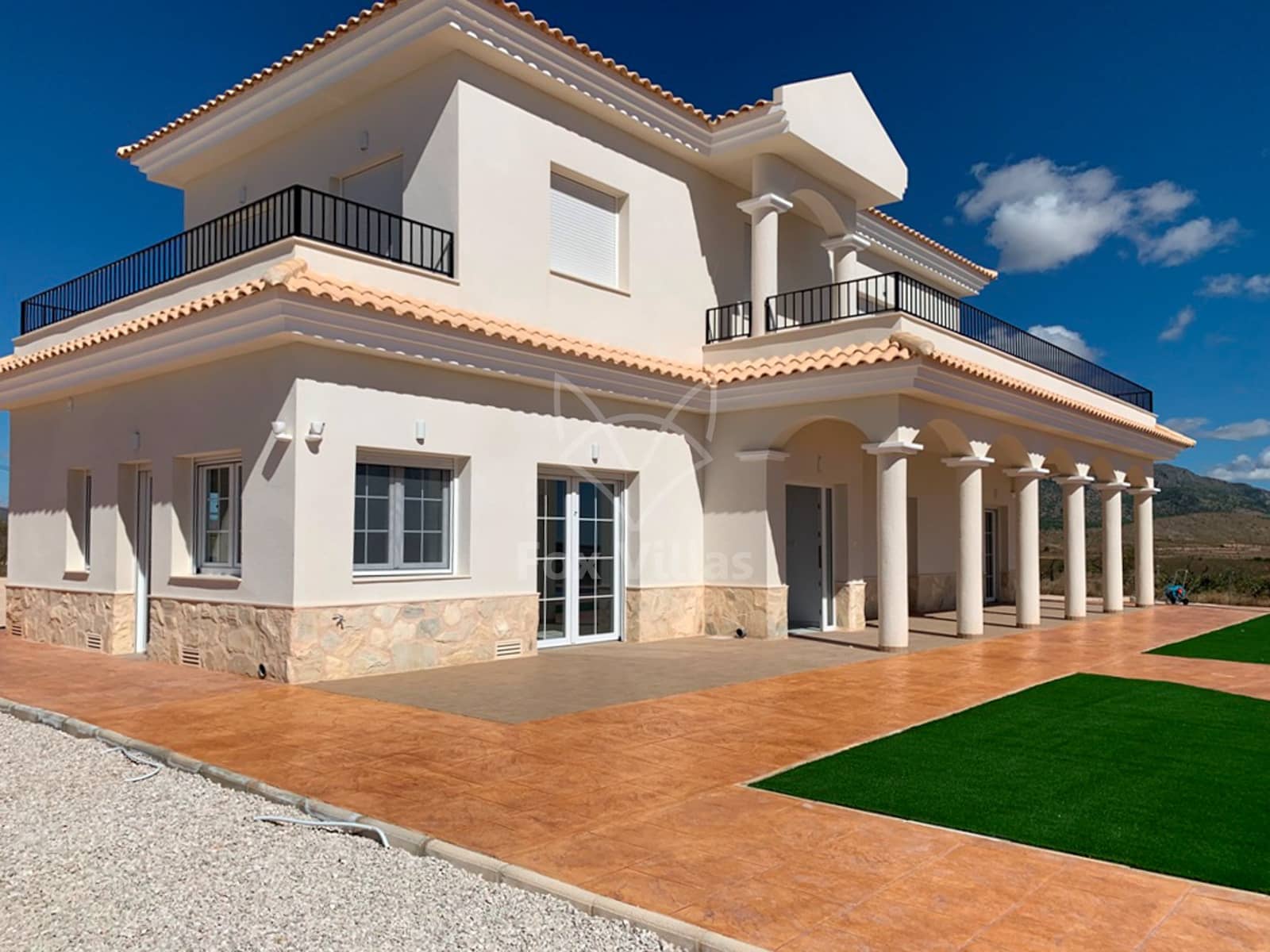 4 soveværelse Villa til salg i Pinoso med swimmingpool garage - € 454.000 (Ref: 9080745)