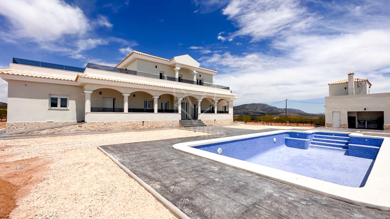 5 soveværelse Villa til salg i Pinoso med swimmingpool garage - € 545.000 (Ref: 9080749)