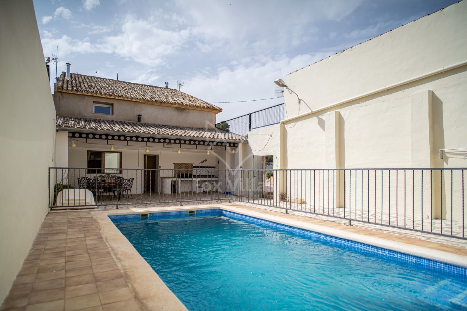 6 soveværelse Finca/Landehus til salg i Pinoso med swimmingpool - € 350.000 (Ref: 9106727)