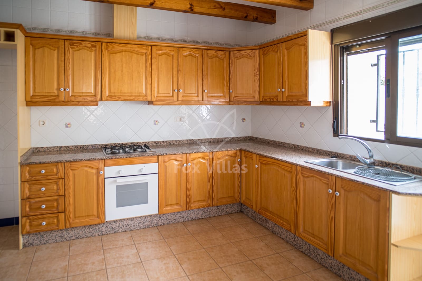 6 soveværelse Finca/Landehus til salg i Pinoso med swimmingpool - € 350.000 (Ref: 9106727)