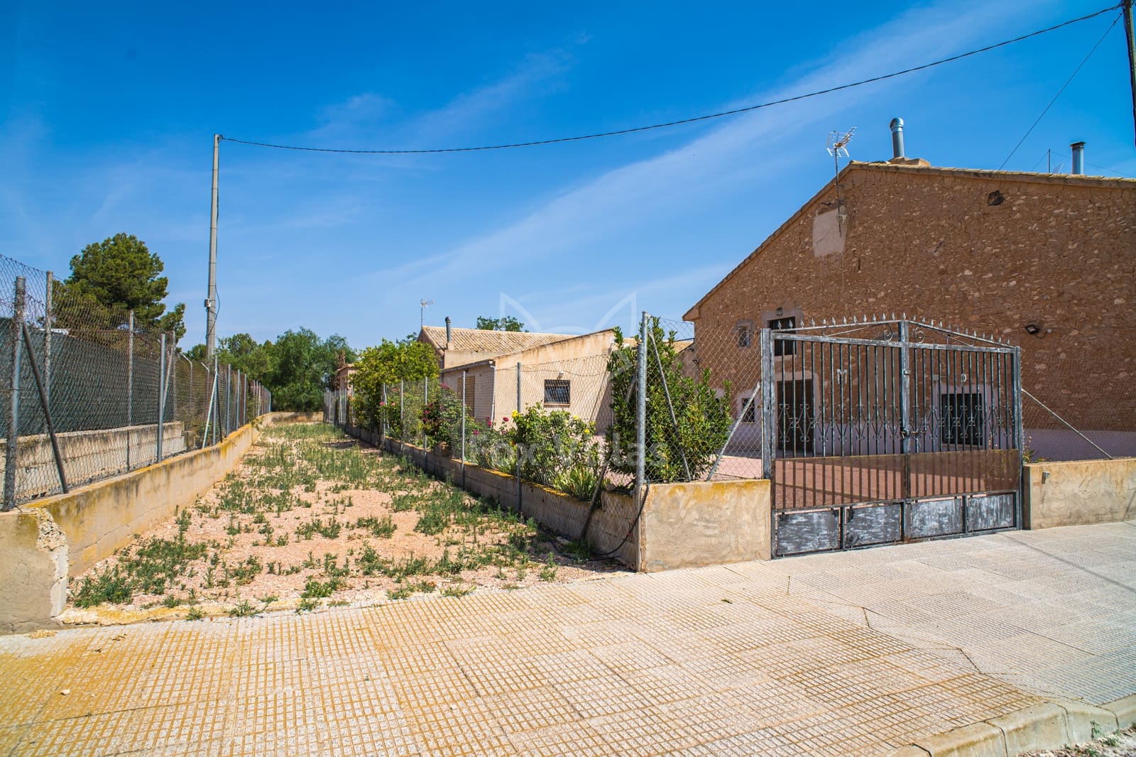 6 soveværelse Finca/Landehus til salg i Pinoso med swimmingpool - € 350.000 (Ref: 9106727)