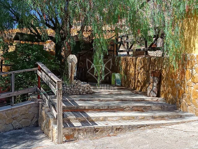 4 bedroom Cave House for sale in Pinoso - € 189,000 (Ref: 9146662)