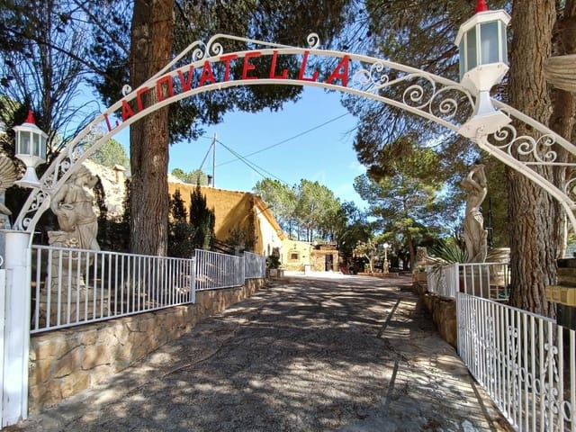 4 bedroom Cave House for sale in Pinoso - € 189,000 (Ref: 9146662)