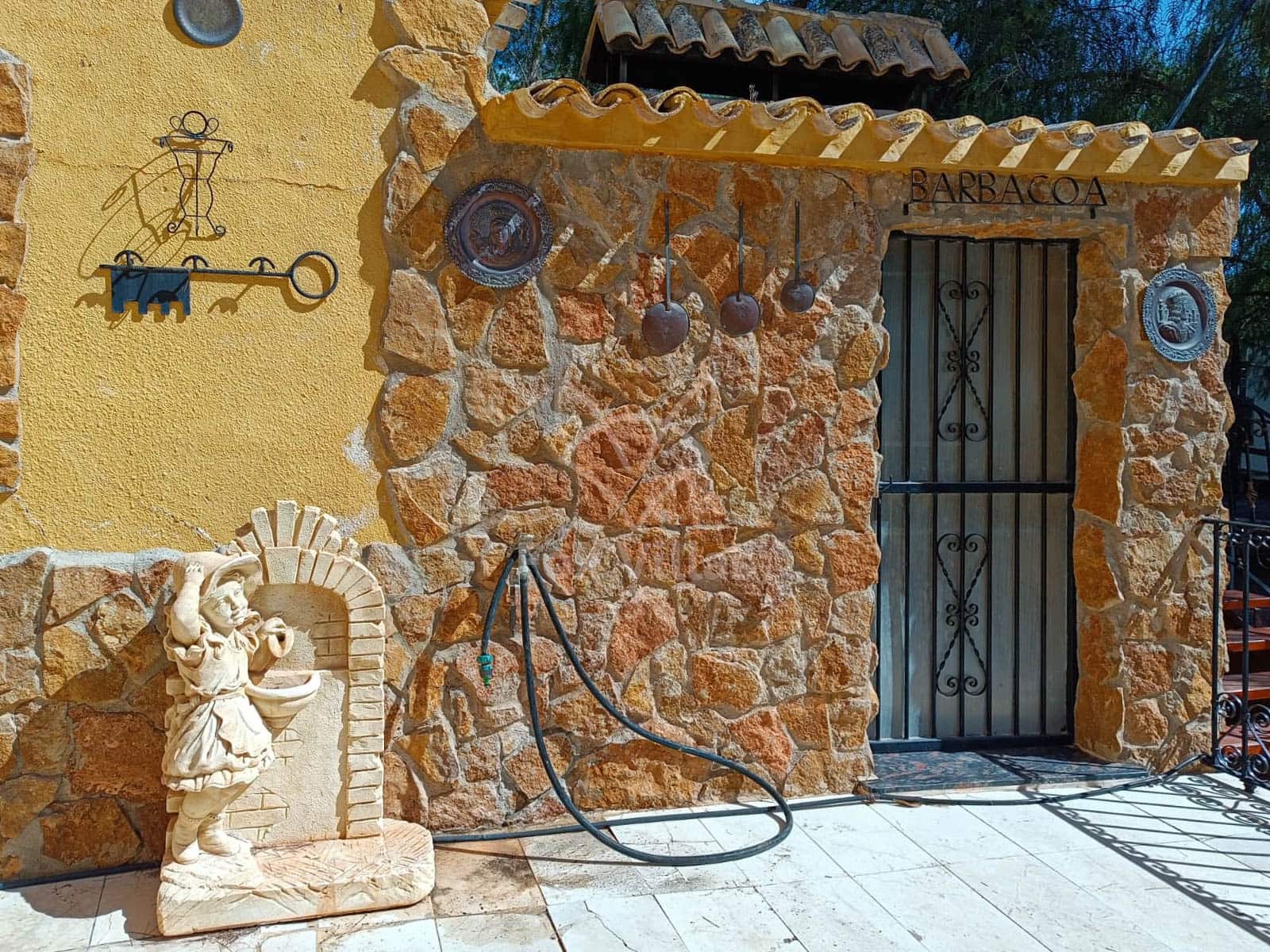 4 sypialnia Dom w skale na sprzedaż w Pinoso - 189 000 € (Ref: 9146662)