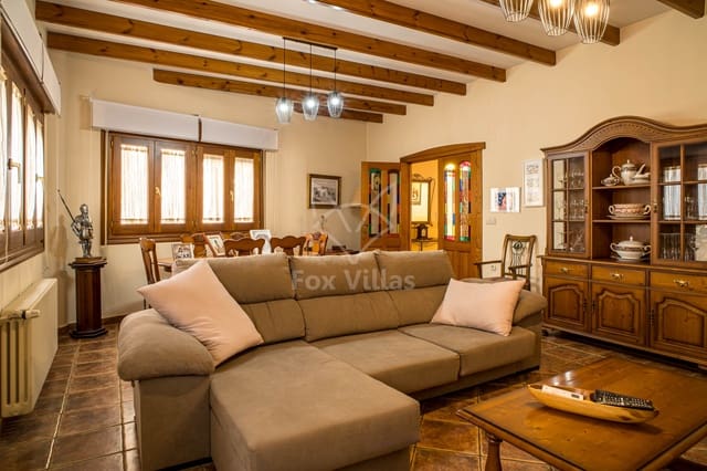 Casa de 4 habitaciones en Pinoso en venta - 233.500 € (Ref: 9160509)