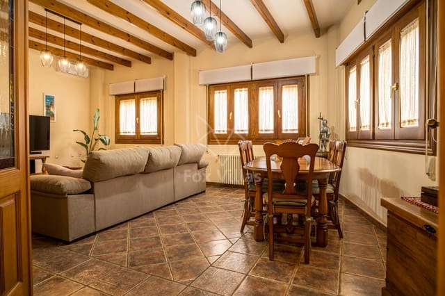 Casa de 4 habitaciones en Pinoso en venta - 233.500 € (Ref: 9160509)