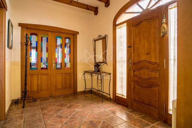 Casa de 4 habitaciones en Pinoso en venta - 233.500 € (Ref: 9160509)