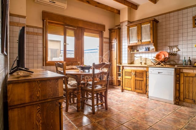 Casa de 4 habitaciones en Pinoso en venta - 233.500 € (Ref: 9160509)