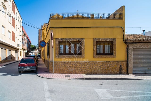 Casa de 4 habitaciones en Pinoso en venta - 233.500 € (Ref: 9160509)