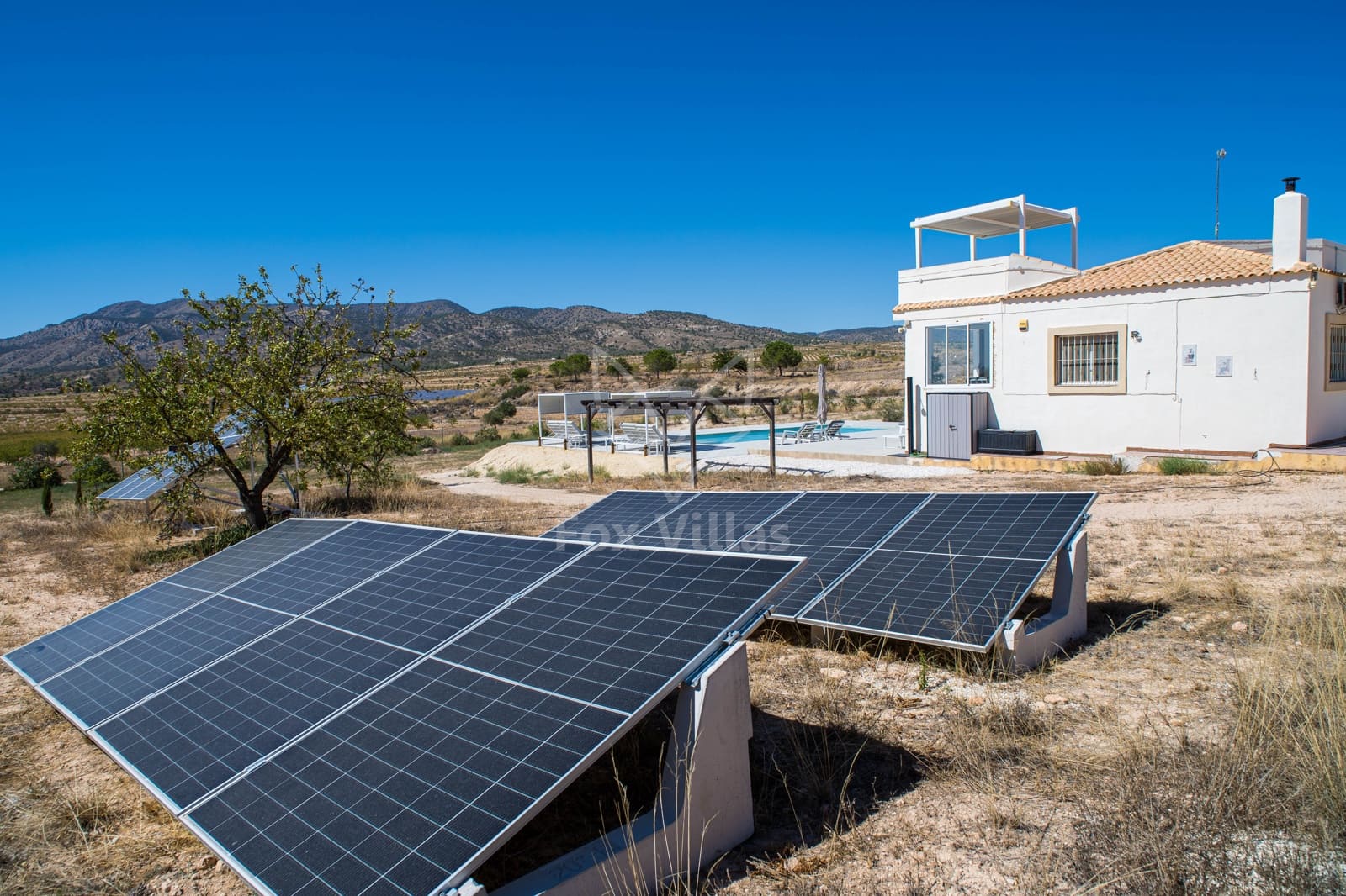 3 soveværelse Villa til salg i La Alberquilla med swimmingpool garage - € 349.995 (Ref: 9216361)