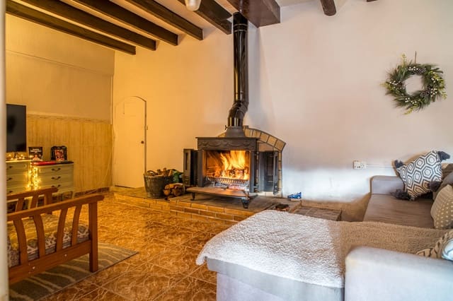 5 bedroom Finca/Country House for sale in Pinoso with pool garage - € 179,950 (Ref: 9538889)