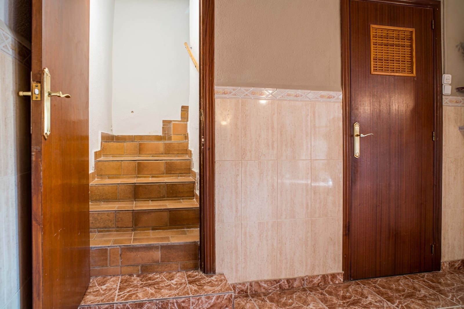 5 bedroom Finca/Country House for sale in Pinoso with pool garage - € 179,950 (Ref: 9538889)