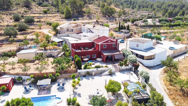 3 makuuhuone Paritalo myytävänä paikassa Monóvar / Monóver mukana uima-altaan 
autotalli - 330 000 € (Ref: 9627960)