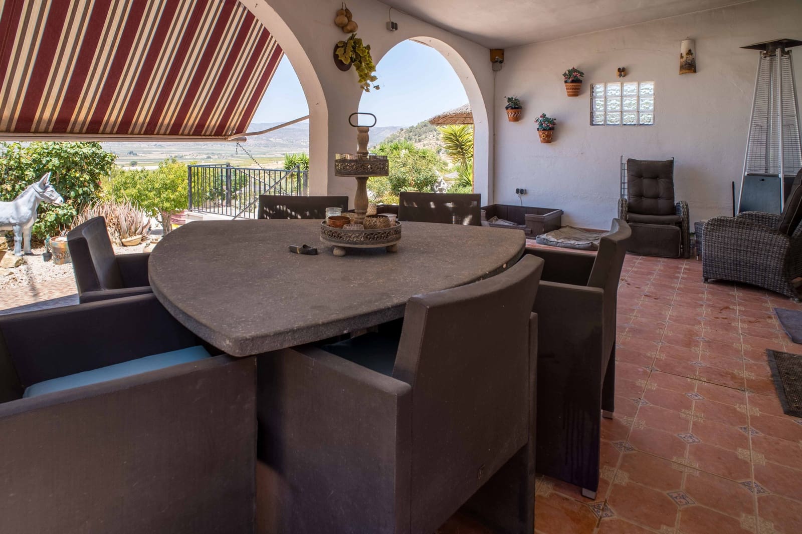 3 makuuhuone Paritalo myytävänä paikassa Monovar / Monover mukana uima-altaan 
autotalli - 330 000 € (Ref: 9627960)