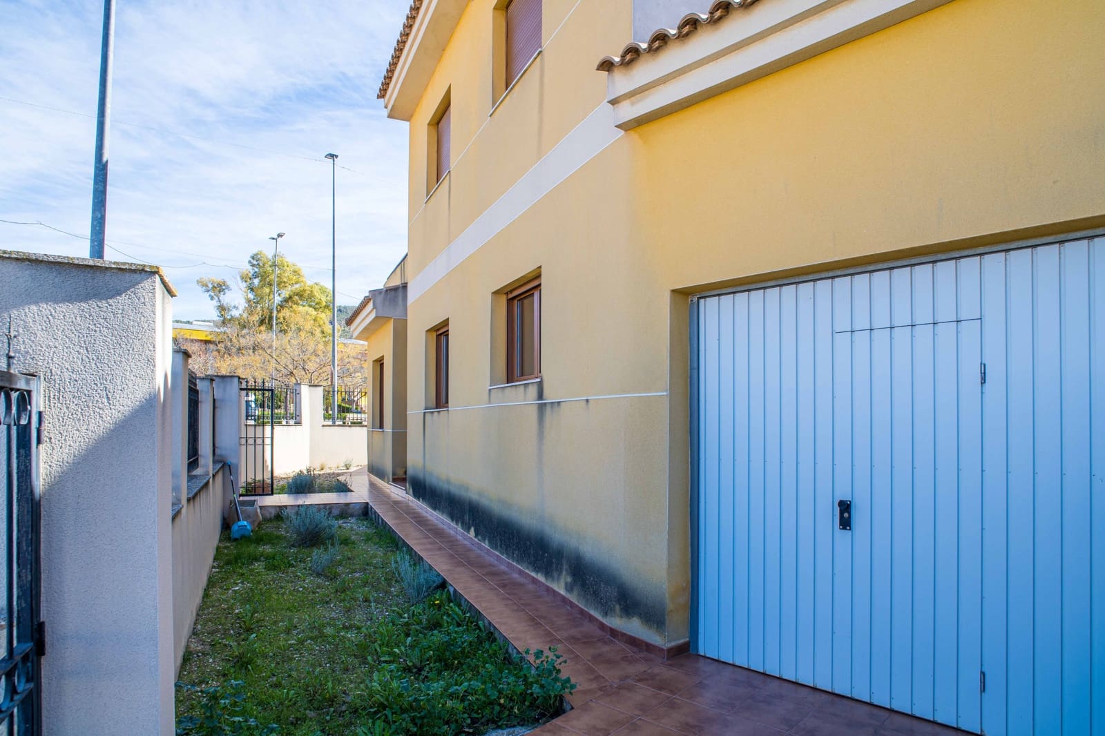 4 makuuhuone Omakotitalo myytävänä paikassa Pinoso mukana 
autotalli - 235 000 € (Ref: 9628027)