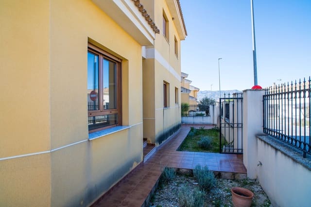 4 makuuhuone Omakotitalo myytävänä paikassa Pinoso mukana 
autotalli - 235 000 € (Ref: 9628027)