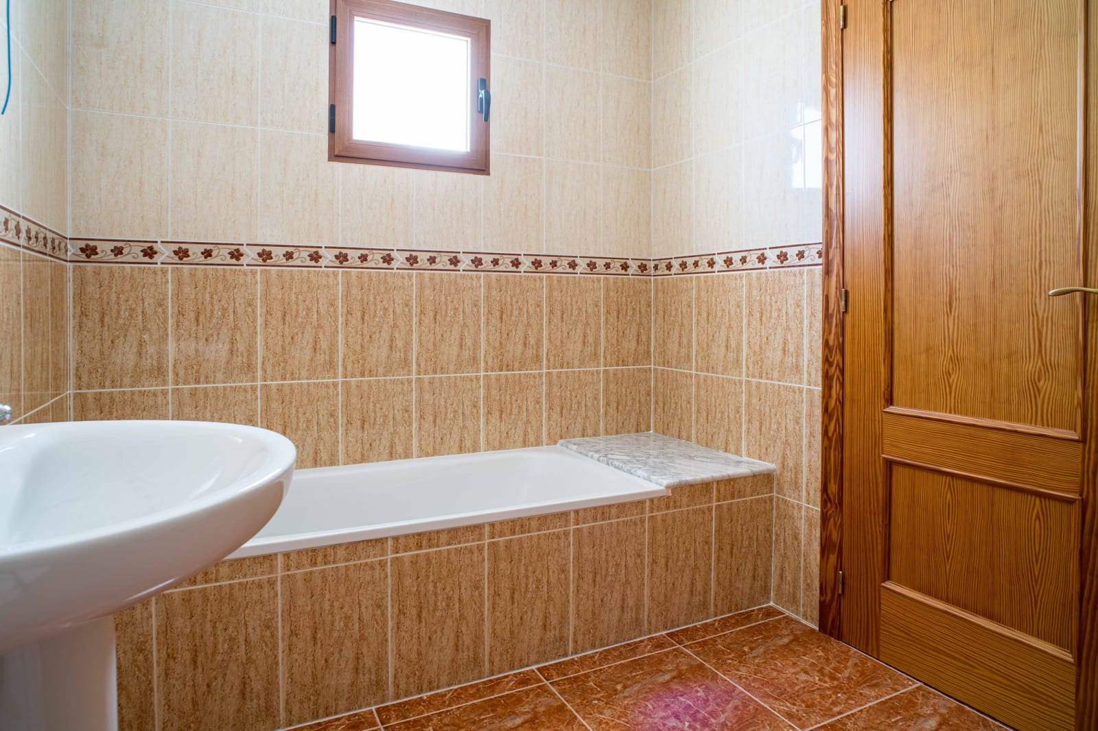 4 makuuhuone Omakotitalo myytävänä paikassa Pinoso mukana 
autotalli - 235 000 € (Ref: 9628027)