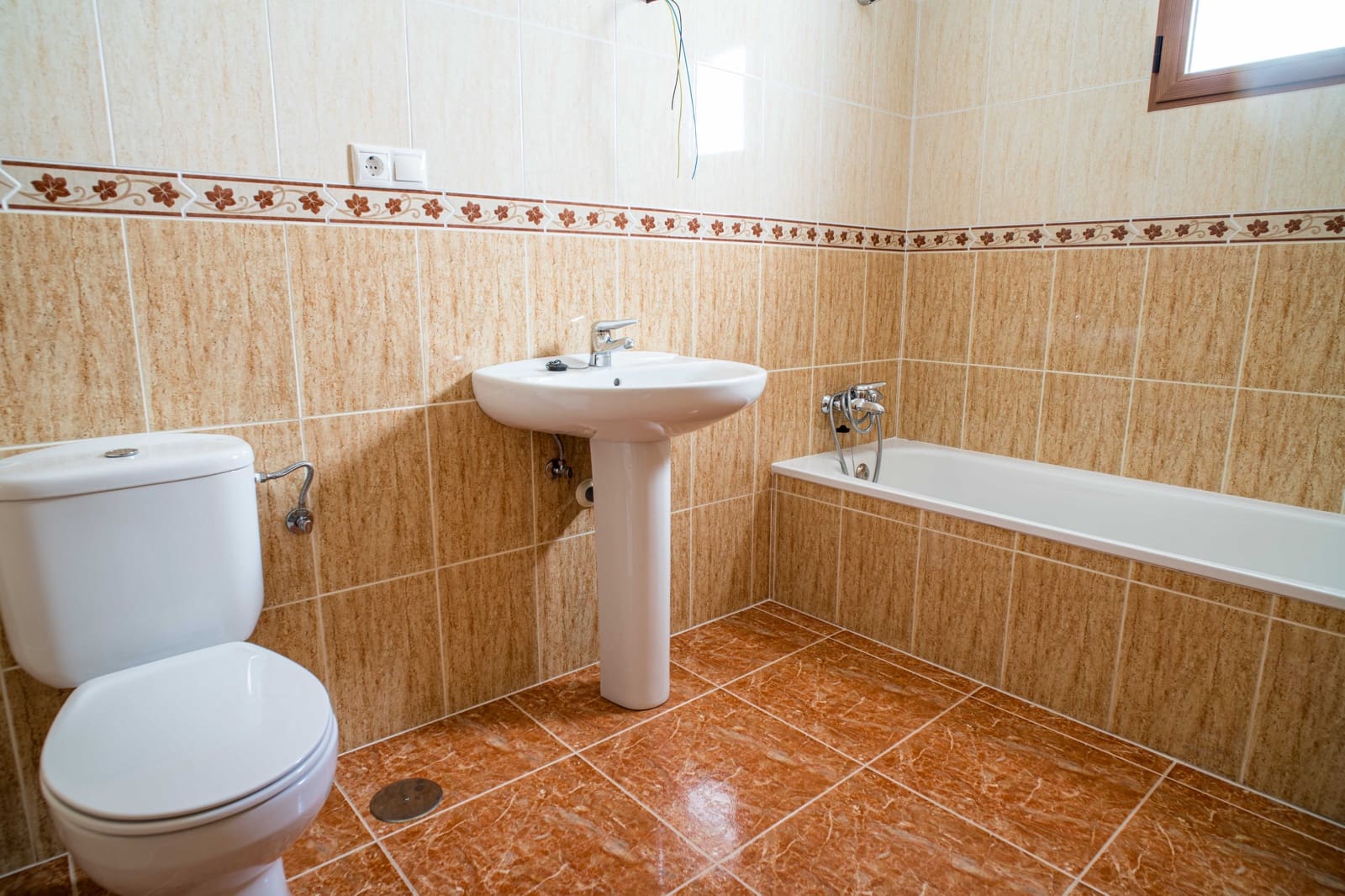 4 makuuhuone Omakotitalo myytävänä paikassa Pinoso mukana 
autotalli - 235 000 € (Ref: 9628027)