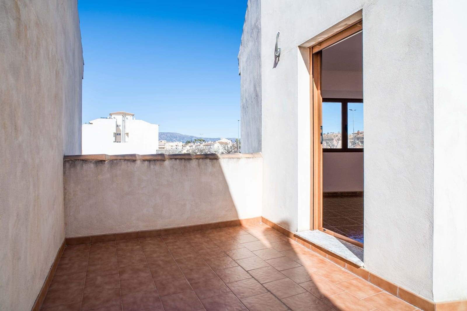 4 makuuhuone Omakotitalo myytävänä paikassa Pinoso mukana 
autotalli - 235 000 € (Ref: 9628027)