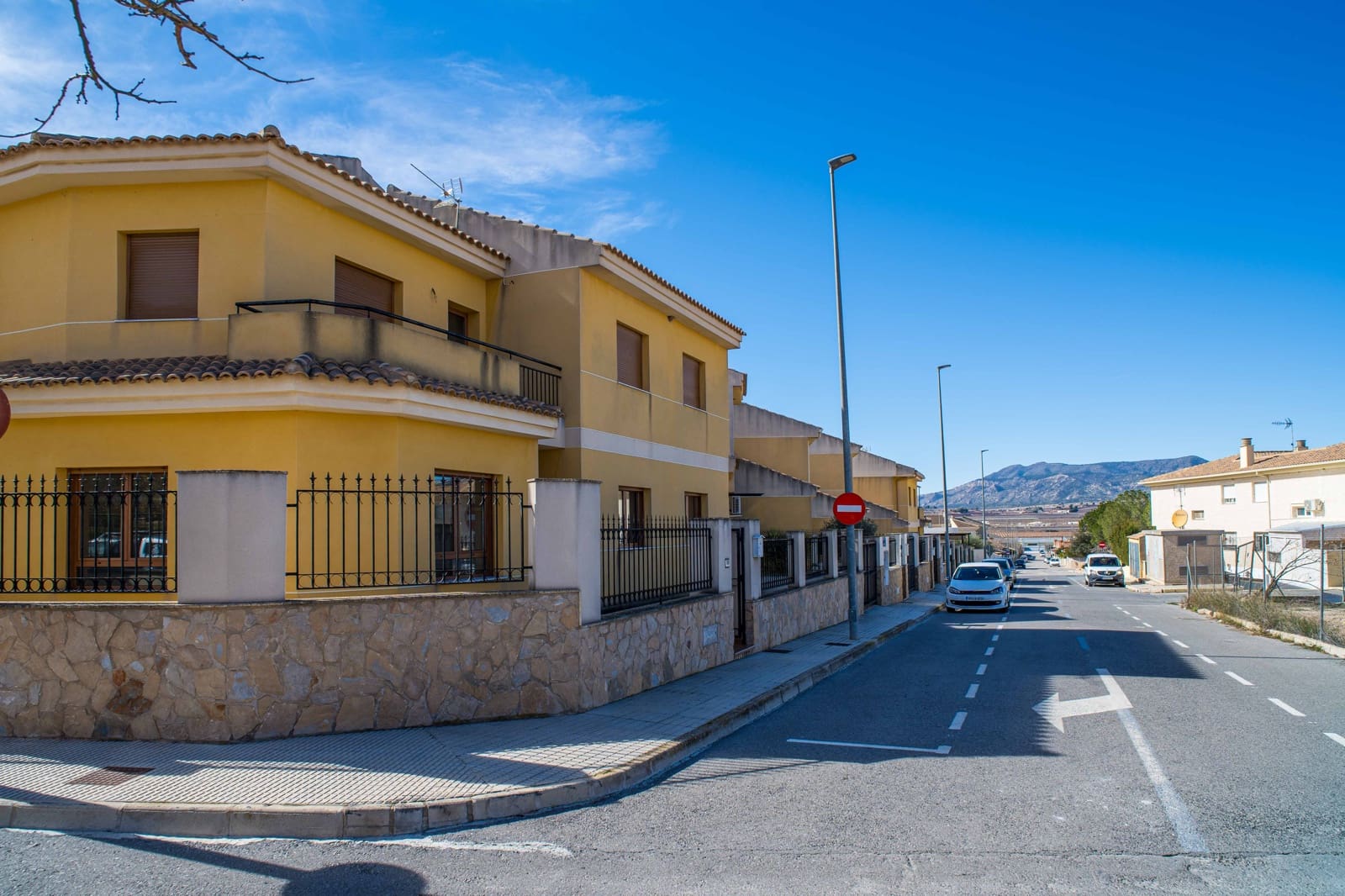 4 makuuhuone Omakotitalo myytävänä paikassa Pinoso mukana 
autotalli - 235 000 € (Ref: 9628027)