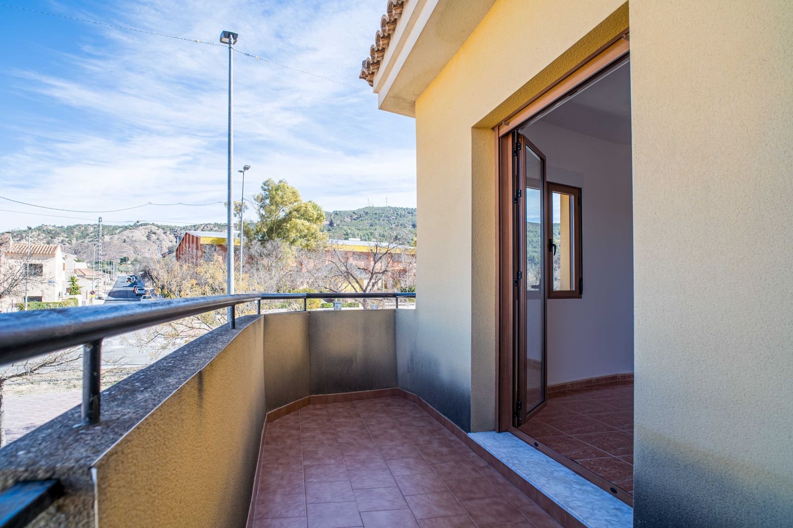 4 makuuhuone Omakotitalo myytävänä paikassa Pinoso mukana 
autotalli - 235 000 € (Ref: 9628027)