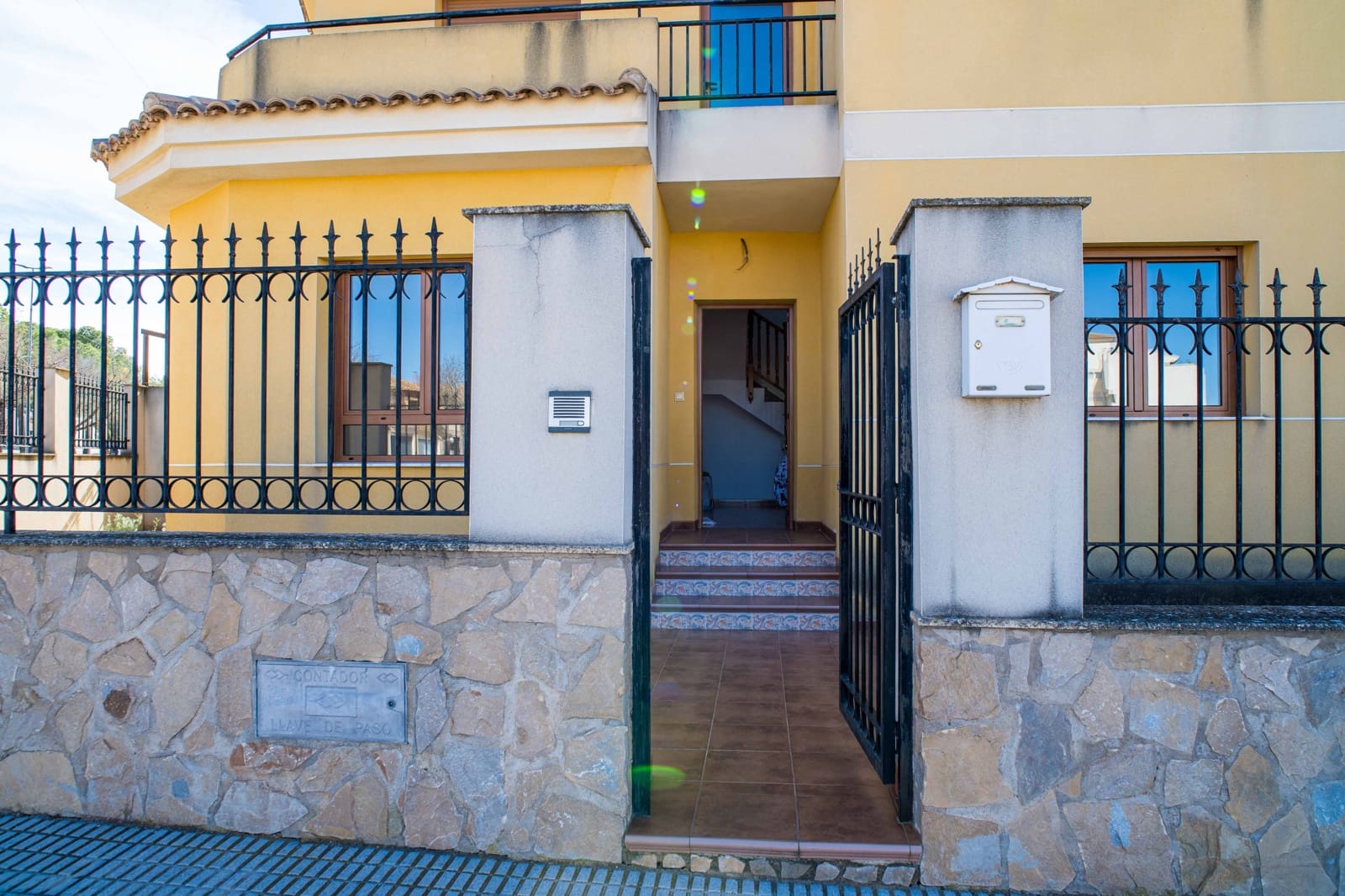 4 makuuhuone Omakotitalo myytävänä paikassa Pinoso mukana 
autotalli - 235 000 € (Ref: 9628027)