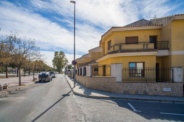 4 makuuhuone Omakotitalo myytävänä paikassa Pinoso mukana 
autotalli - 235 000 € (Ref: 9628027)