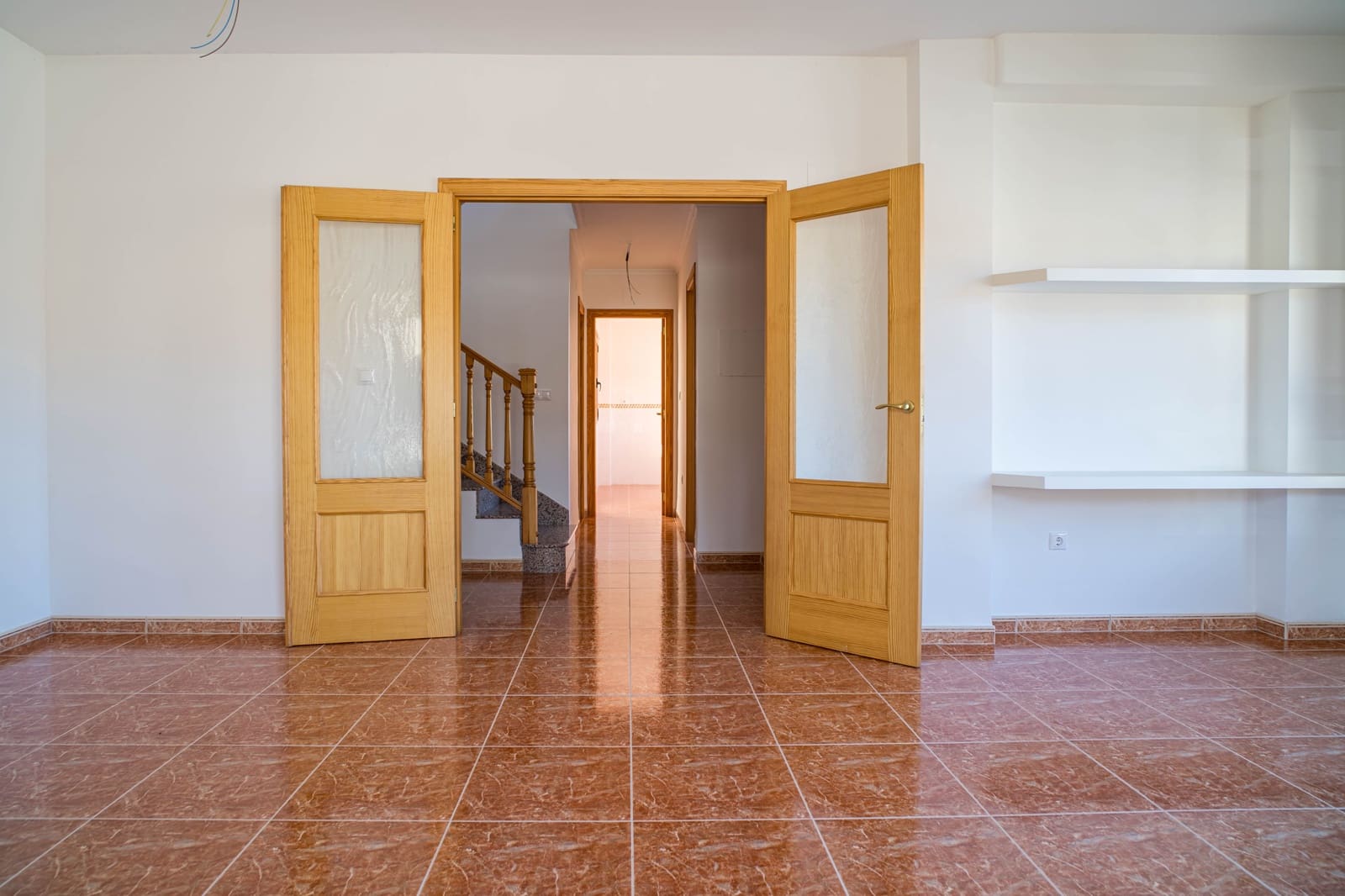 4 makuuhuone Omakotitalo myytävänä paikassa Pinoso mukana 
autotalli - 235 000 € (Ref: 9628027)