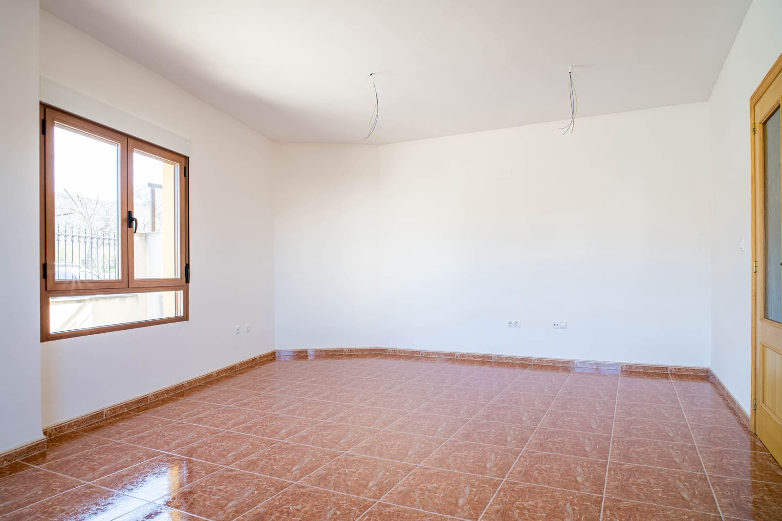 4 makuuhuone Omakotitalo myytävänä paikassa Pinoso mukana 
autotalli - 235 000 € (Ref: 9628027)