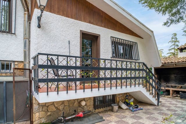 3 soveværelse Villa til salg i Elda med swimmingpool - € 490.000 (Ref: 9694027)