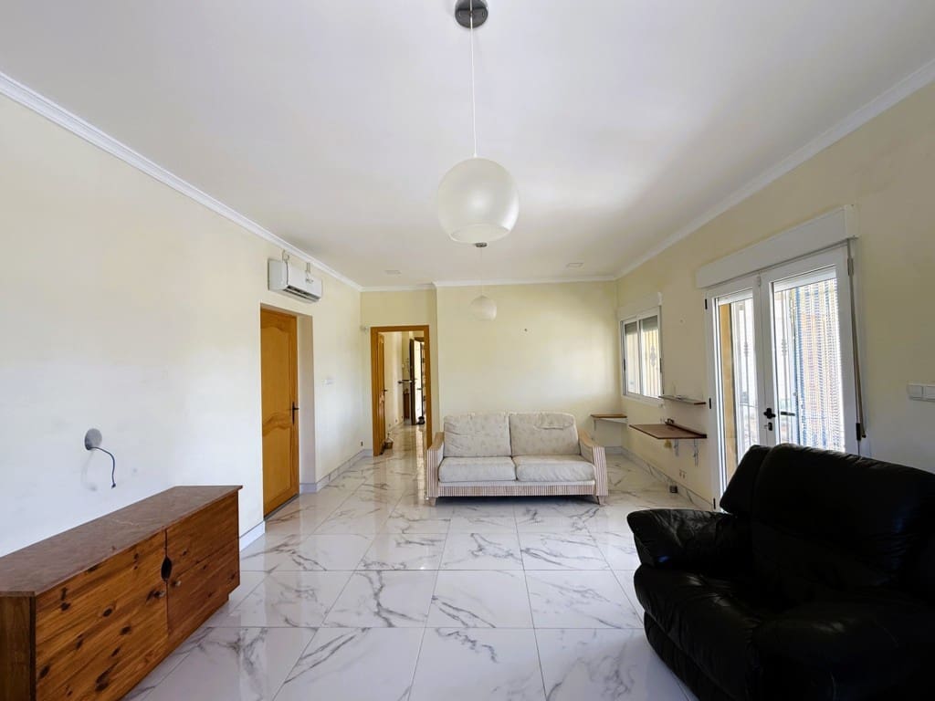 3 soverom Villa til salgs i Pinoso med svømmebasseng garasje - € 300 000 (Ref: 9762266)