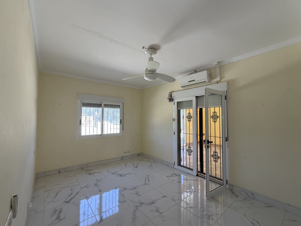 3 soverom Villa til salgs i Pinoso med svømmebasseng garasje - € 300 000 (Ref: 9762266)