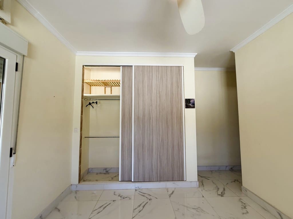 3 soverom Villa til salgs i Pinoso med svømmebasseng garasje - € 300 000 (Ref: 9762266)