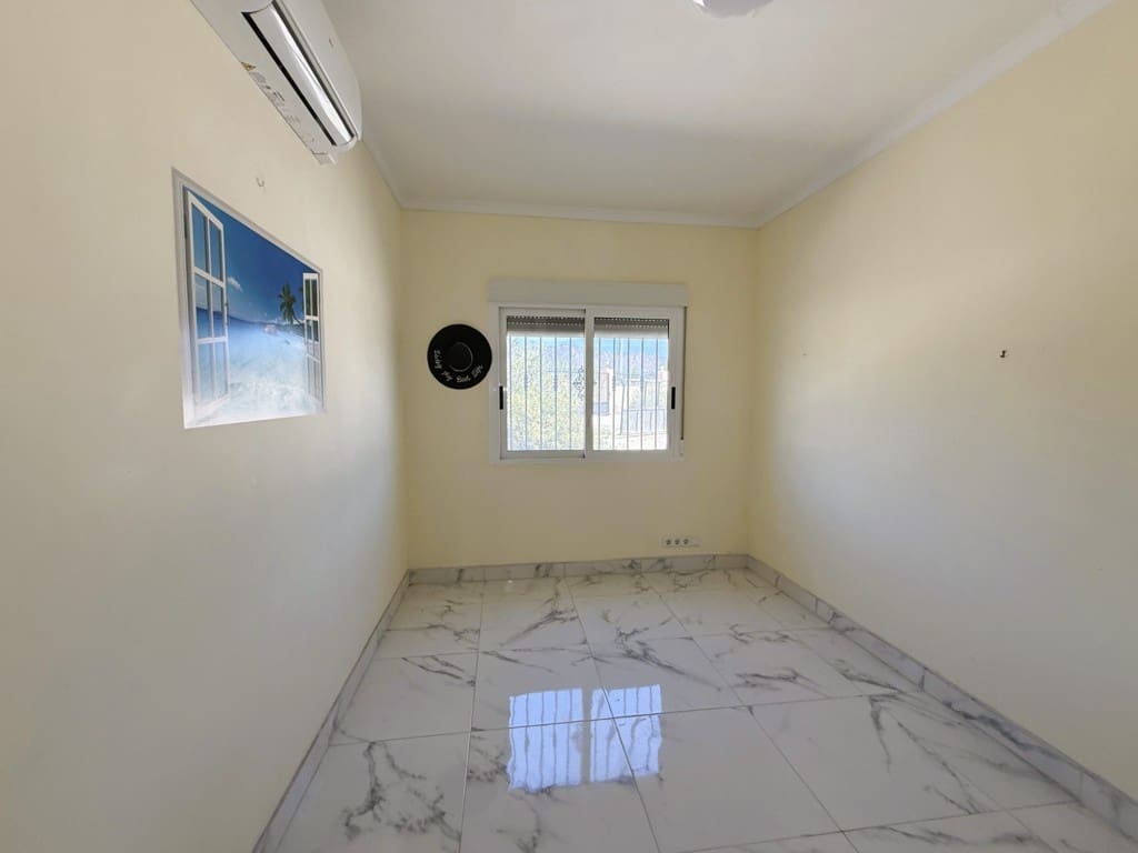 3 soverom Villa til salgs i Pinoso med svømmebasseng garasje - € 300 000 (Ref: 9762266)