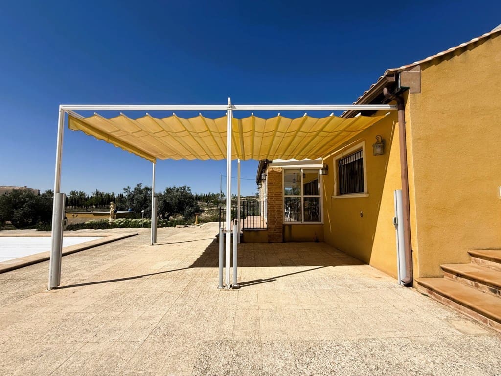 3 soverom Villa til salgs i Pinoso med svømmebasseng garasje - € 300 000 (Ref: 9762266)