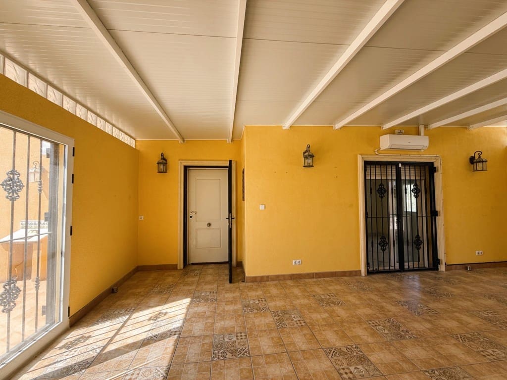 3 soverom Villa til salgs i Pinoso med svømmebasseng garasje - € 300 000 (Ref: 9762266)