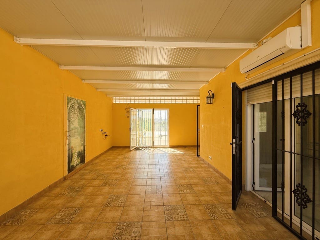 3 soverom Villa til salgs i Pinoso med svømmebasseng garasje - € 300 000 (Ref: 9762266)