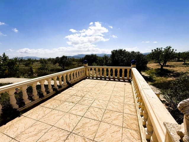 3 soverom Villa til salgs i Pinoso med svømmebasseng garasje - € 300 000 (Ref: 9762266)