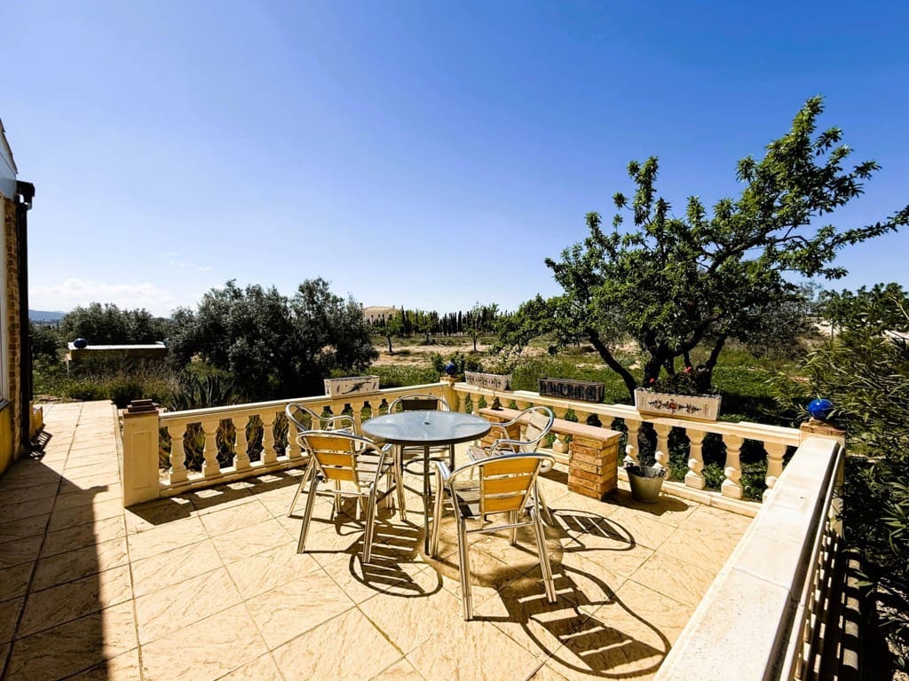 3 soverom Villa til salgs i Pinoso med svømmebasseng garasje - € 300 000 (Ref: 9762266)