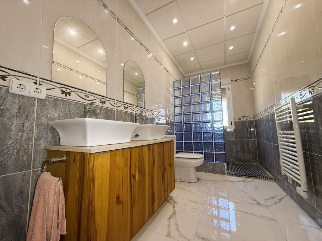 3 soverom Villa til salgs i Pinoso med svømmebasseng garasje - € 300 000 (Ref: 9762266)