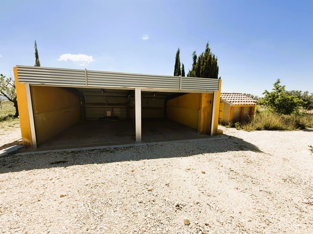 3 soverom Villa til salgs i Pinoso med svømmebasseng garasje - € 300 000 (Ref: 9762266)